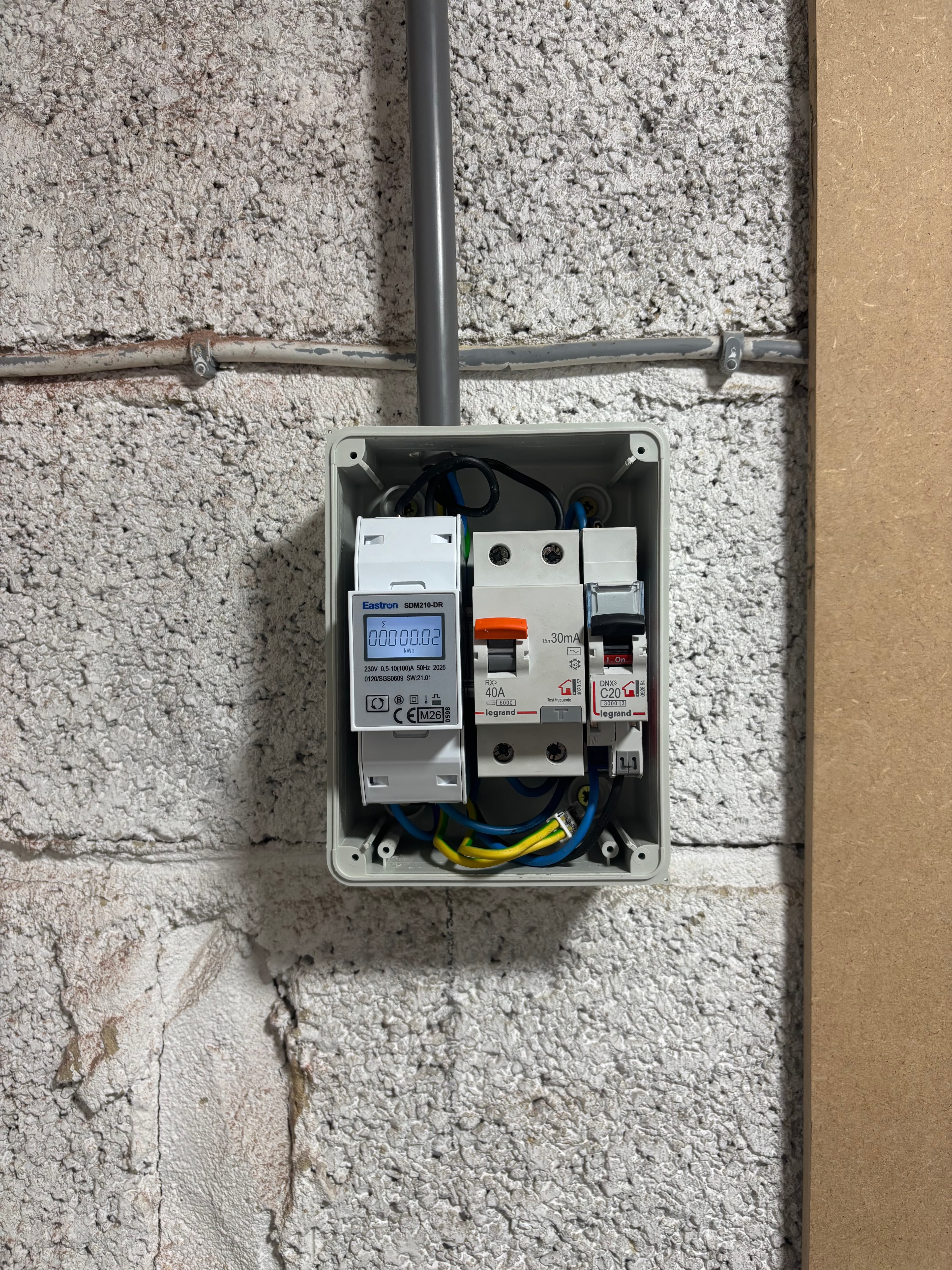 Installation d'un compteur de consommation électrique – après